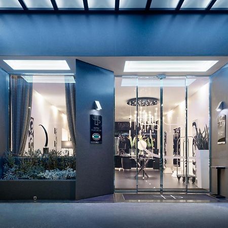 LHP Napoli Palace&SPA Esterno foto The entrance of the store in Milan