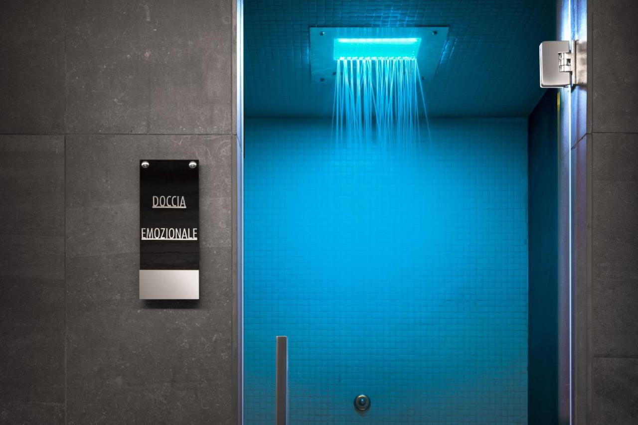 LHP Napoli Palace&SPA Esterno foto Emotional shower