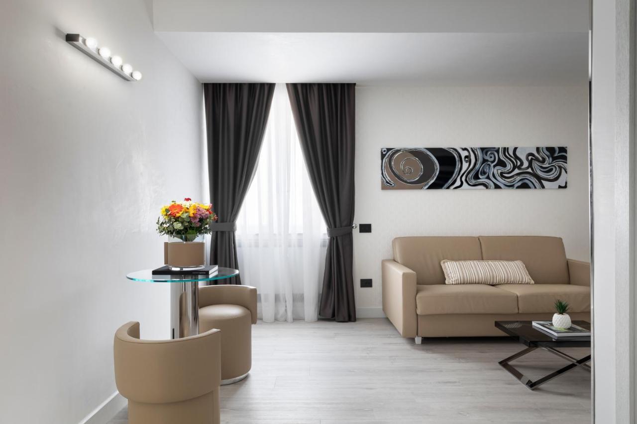 LHP Napoli Palace&SPA Esterno foto A living room