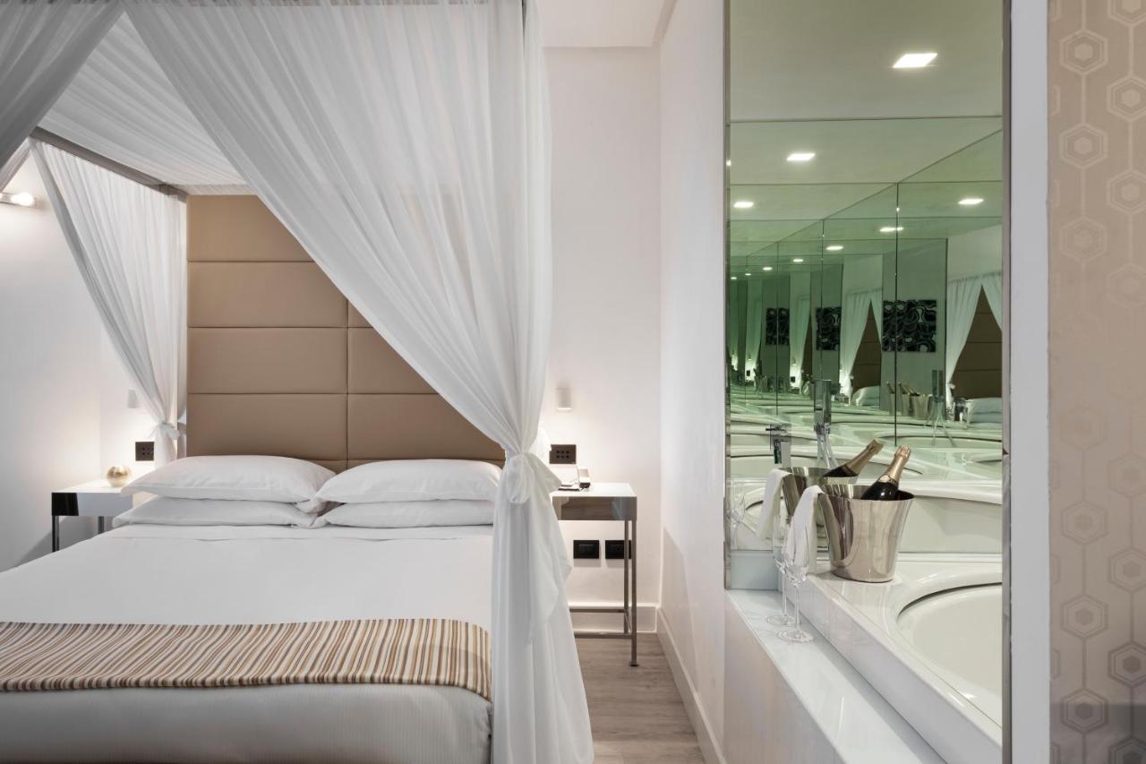 LHP Napoli Palace&SPA Esterno foto A room at the hotel