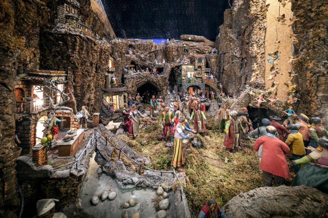 LHP Napoli Palace&SPA Esterno foto The crib of the Sanctuary of the Virgin of the Snow