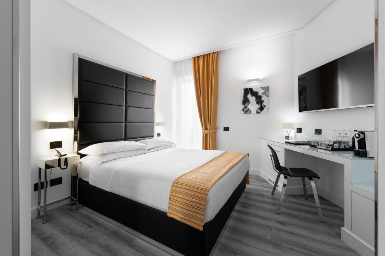 LHP Napoli Palace&SPA Esterno foto A room at the hotel