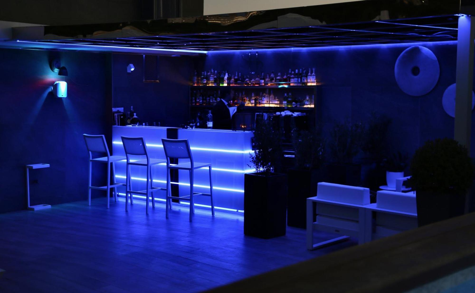 LHP Napoli Palace&SPA Esterno foto The bar at the Sky Bar