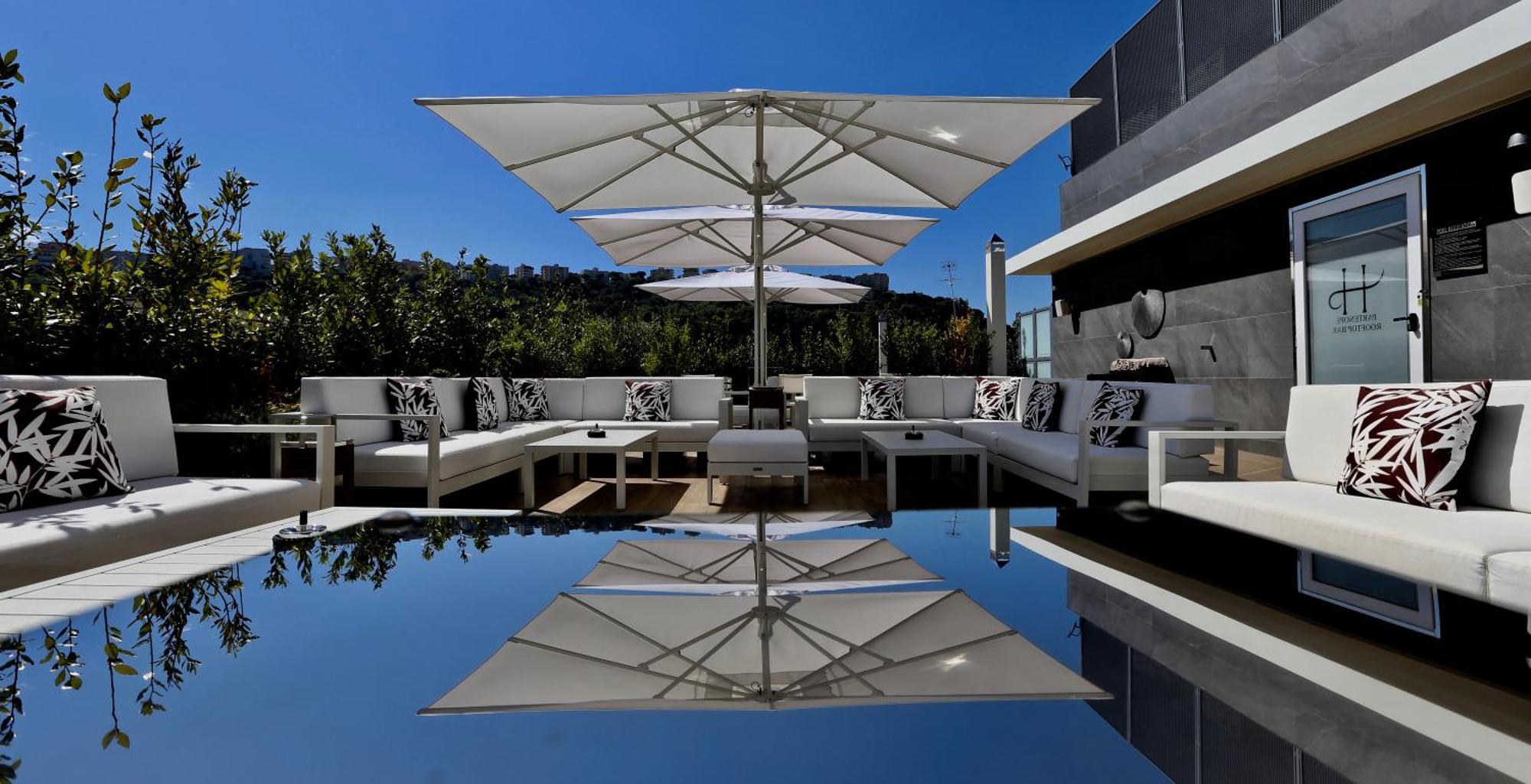 LHP Napoli Palace&SPA Esterno foto A cantilever umbrella