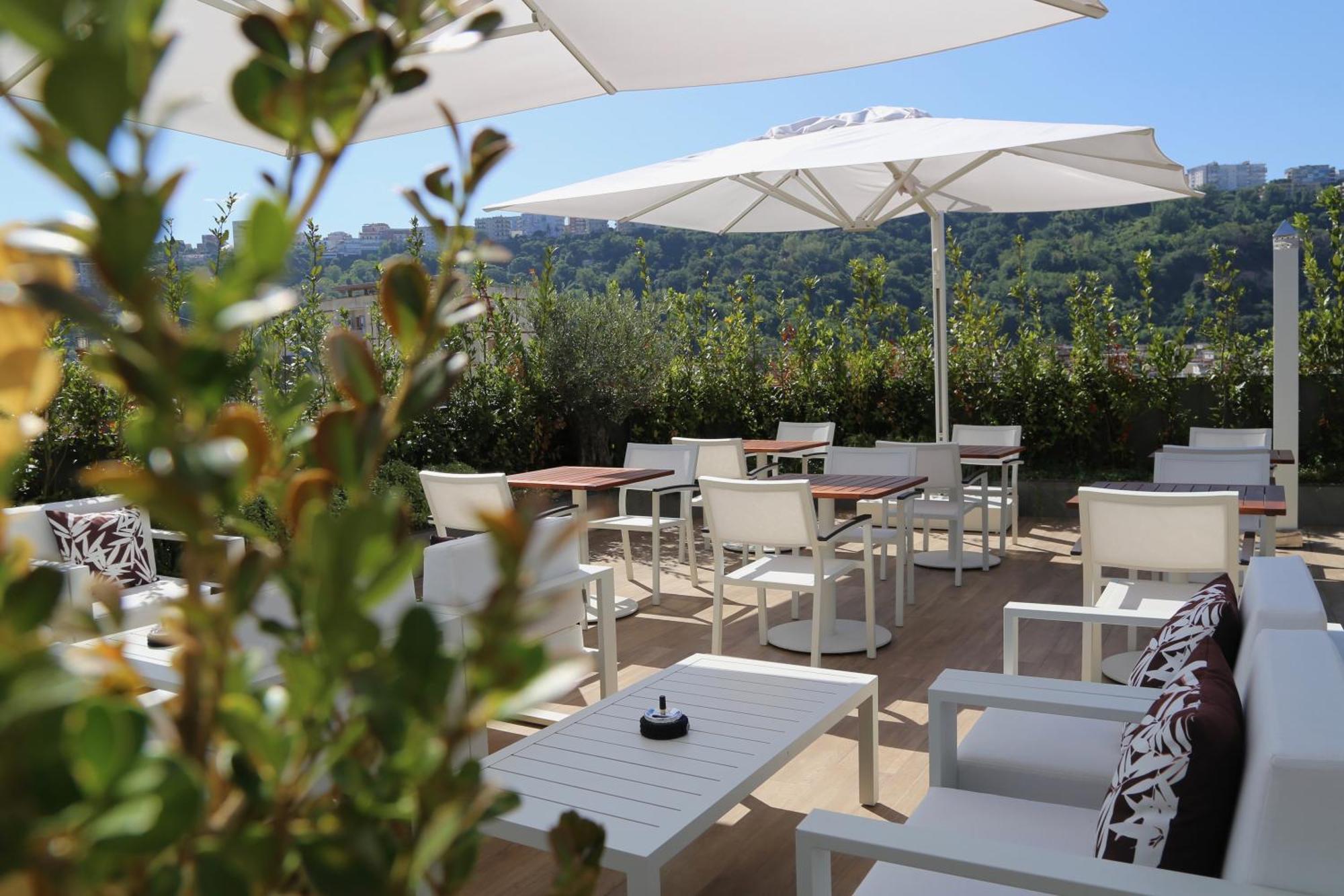 LHP Napoli Palace&SPA Esterno foto The Terrace